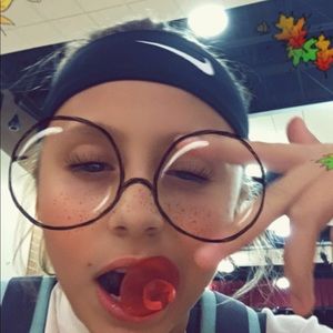 Meet your Posher, Elliot